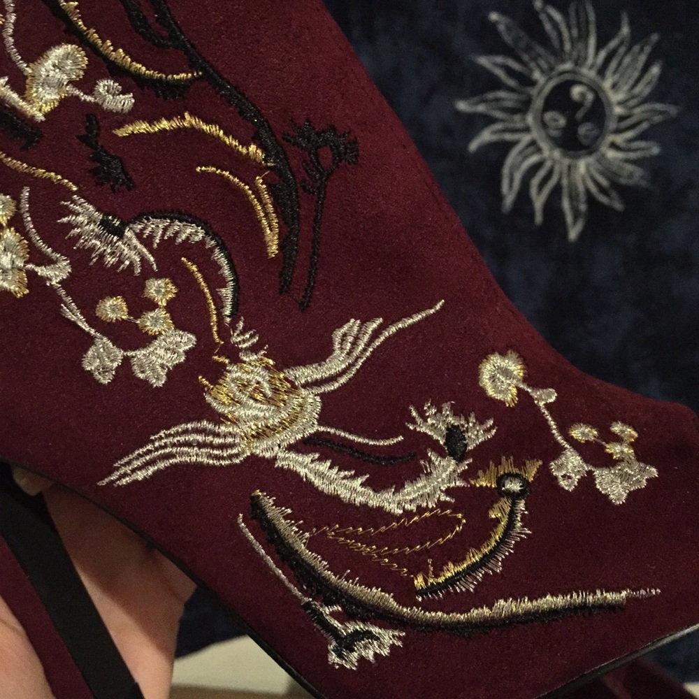 Burgundy boots with floral embroidery 💃🏻👠✨ - Picture 7 of 8